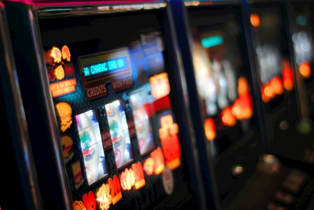 Great reasons to play slot games online